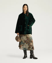 Load image into Gallery viewer, BOTANICAL COAT IN QUILTED VELVET - BOTTLE GREEN