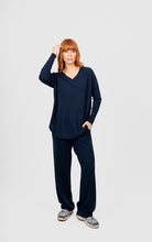 Load image into Gallery viewer, Queen V-Neck Curved Hem