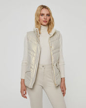 Load image into Gallery viewer, Women's short quilted vest lined with fur