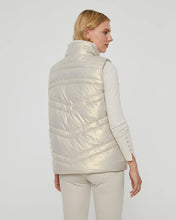 Load image into Gallery viewer, Women's short quilted vest lined with fur