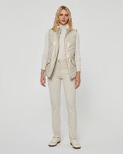 Load image into Gallery viewer, Women's short quilted vest lined with fur