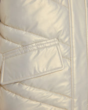 Load image into Gallery viewer, Women's short quilted vest lined with fur