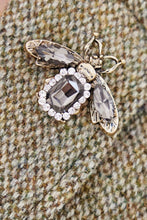 Load image into Gallery viewer, BEE BROOCH