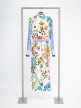 Load image into Gallery viewer, Herzens Angelegenheit Dress 6071