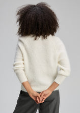 Load image into Gallery viewer, zaket and plover Alpaca Cardi White