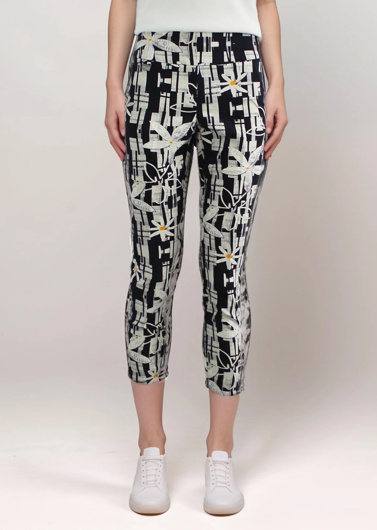 Lisette L Graphic Daisy Print 26