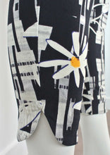 Load image into Gallery viewer, Lisette L Graphic Daisy Print 26&quot; Tulip Hem Pant
