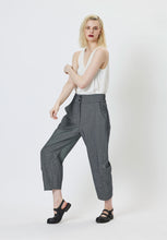 Load image into Gallery viewer, CURVE LEG PANT 3/4 BLACK STRIPE
