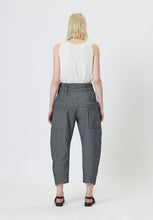 Load image into Gallery viewer, CURVE LEG PANT 3/4 BLACK STRIPE
