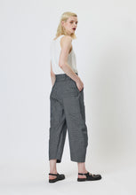 Load image into Gallery viewer, CURVE LEG PANT 3/4 BLACK STRIPE
