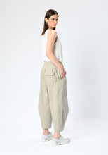 Load image into Gallery viewer, MM Söhn  Downtown Contour Leg Pant Oyster
