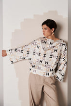 Load image into Gallery viewer, Herzens Angelegenheit Round neck blouse 6160
