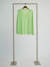 Load image into Gallery viewer, Herzens Angelegenheit V-neck pullover cashmere  E602
