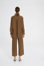 Load image into Gallery viewer, Mela Purdie F67 8919 FRILL NECK BLOUSE
