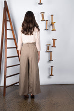 Load image into Gallery viewer, Ma Dainty Downtown pant
