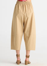 Load image into Gallery viewer, Zaket &amp; Plover ZP8846 Barrel Leg Pant PEANUT BUTTER
