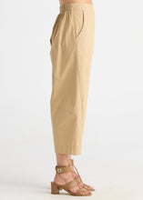 Load image into Gallery viewer, Zaket &amp; Plover ZP8846 Barrel Leg Pant PEANUT BUTTER
