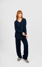 Load image into Gallery viewer, BL6655 Queen V-Neck Curved Hem Pullover
