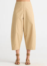 Load image into Gallery viewer, Zaket &amp; Plover ZP8846 Barrel Leg Pant PEANUT BUTTER
