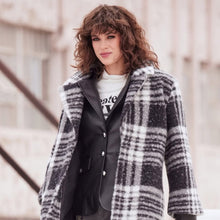 Load image into Gallery viewer, Black Pattern Coat 807814
