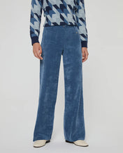 Load image into Gallery viewer, Women&#39;s corduroy wide pants with plastron pockets
