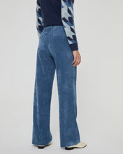 Load image into Gallery viewer, Women&#39;s corduroy wide pants with plastron pockets
