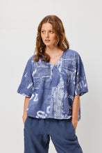 Load image into Gallery viewer, VALIA MEMORIES TOP BLACK
