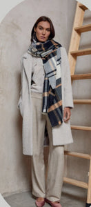 Women's long herrone coat with flap and plastron pockets