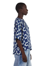 Load image into Gallery viewer, Shirt Faly made of silk
