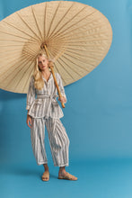 Load image into Gallery viewer, VALIA MAGNOLIA JACKET BLK/WHITE
