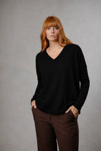Load image into Gallery viewer, BL6655 Queen V-Neck Curved Hem Pullover
