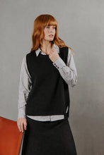 Load image into Gallery viewer, BL6603  Crew Neck Vest with Stepped Hem
