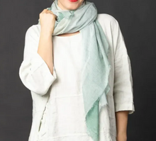 Load image into Gallery viewer, RUNDHOLZ SCARF 126 3361401
