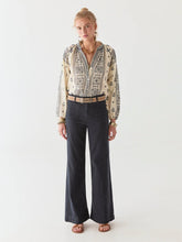 Load image into Gallery viewer, Maison Hotel Stephanie Blouse - Off White
