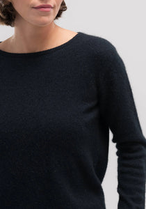ESSENCE SWEATER