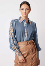 Load image into Gallery viewer, TALLITHA LINEN SHIRT IN COMO FLOWER
